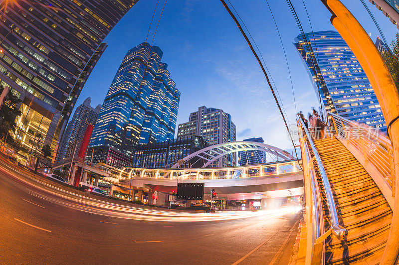 泰国曼谷市中心，阿索克，Silom, CBD Sathorn的空中步道narathiwassathorn和空中火车站Chong Nonsi